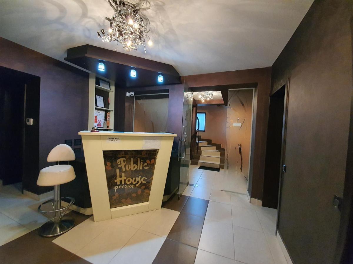 Pensiunea Public House Buşteni Extérieur photo